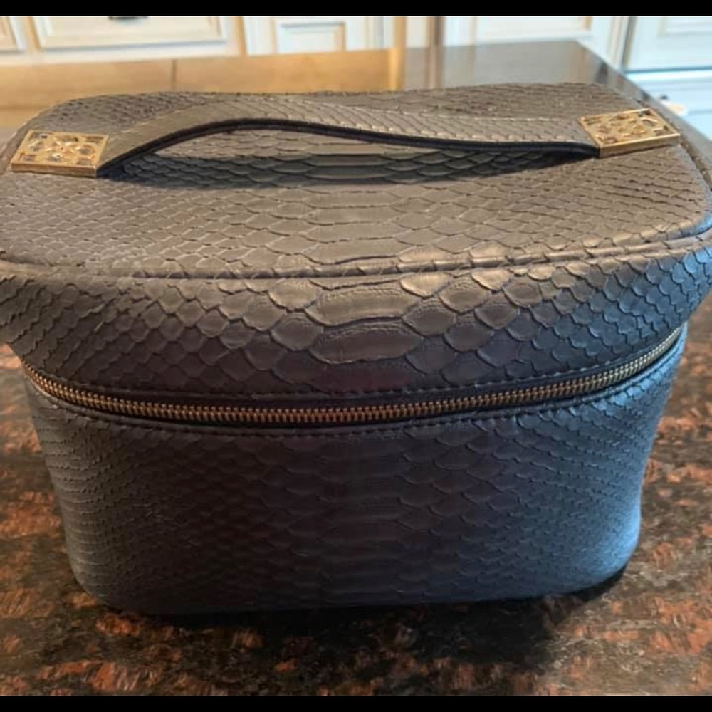 Kendra Scott Travel Bathroom Bag
